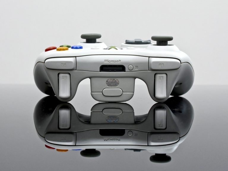 Whiteout: Sleek Game Controllers That Stand Out